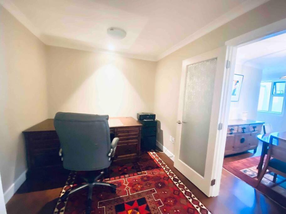 Amazing Location 2 Bedroom Minutes From Downtown Victoria Eksteriør bilde