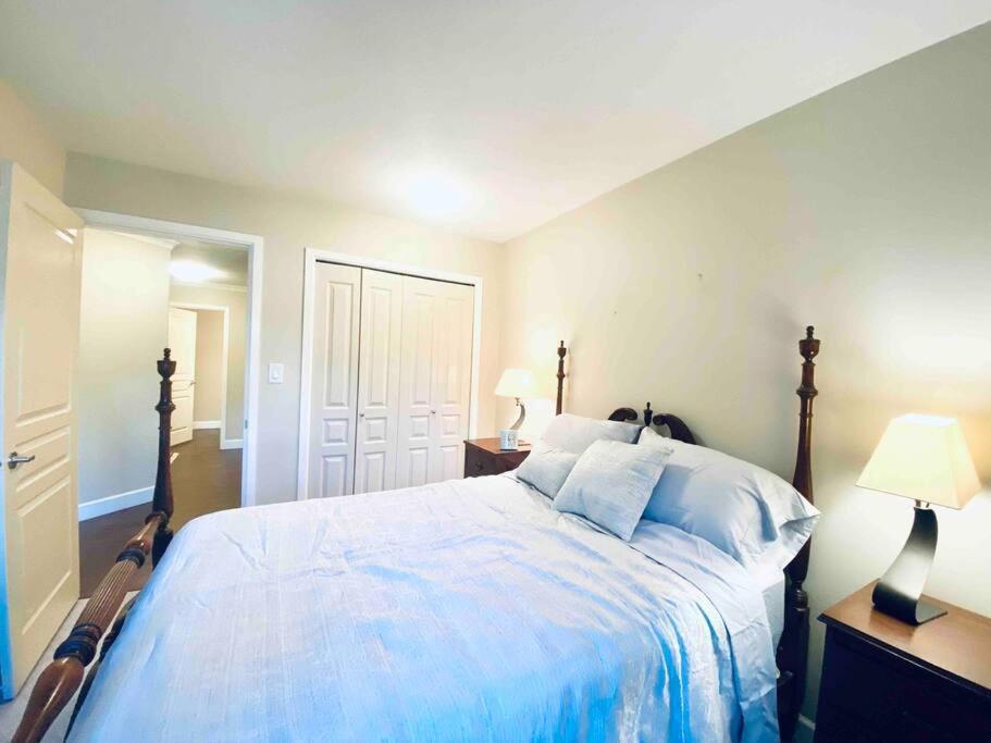 Amazing Location 2 Bedroom Minutes From Downtown Victoria Eksteriør bilde